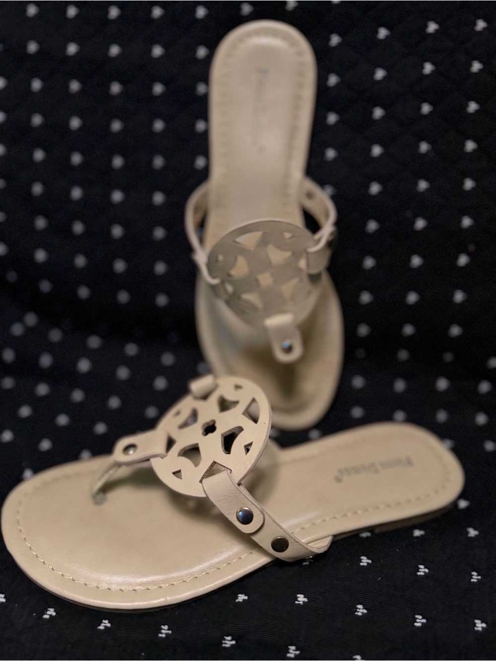 Pierre Dumas flip flop sandal in light beige excellent condition size 7